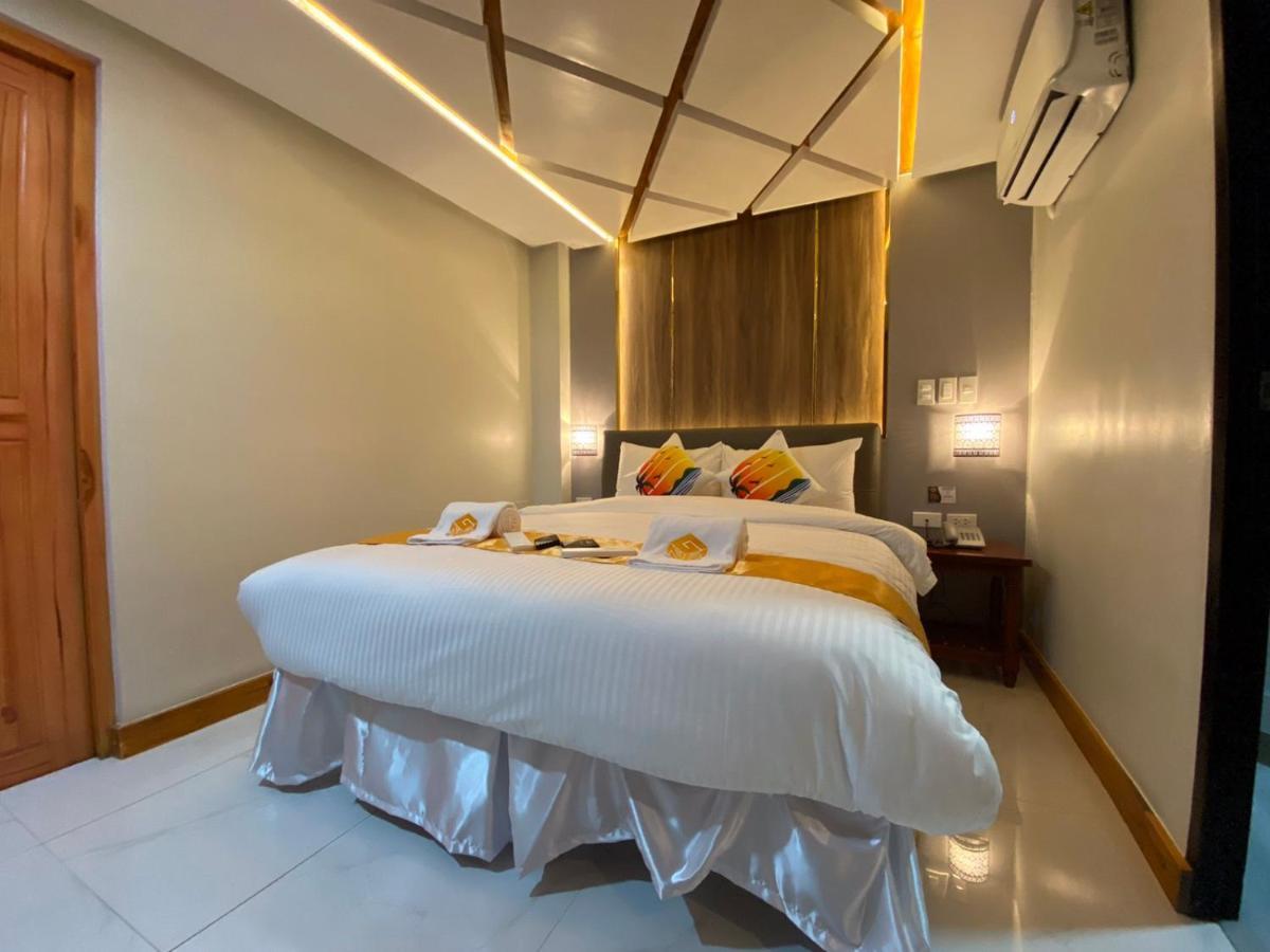 Ngn Gran Hotel Tuguegarao City Buitenkant foto